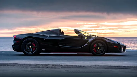 Un Ferrari LaFerrari Aperta va fi scos la licitaţie pentru 7,4 milioane de euro. Are 2400 de kilometri la bord şi toate accesoriile originale - GALERIE FOTO