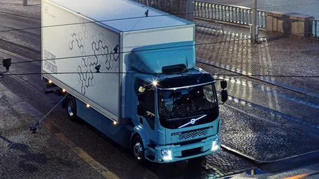 Volvo Trucks începe producția unui nou camion electric, de 14 tone: „Ideal pentru oraș”