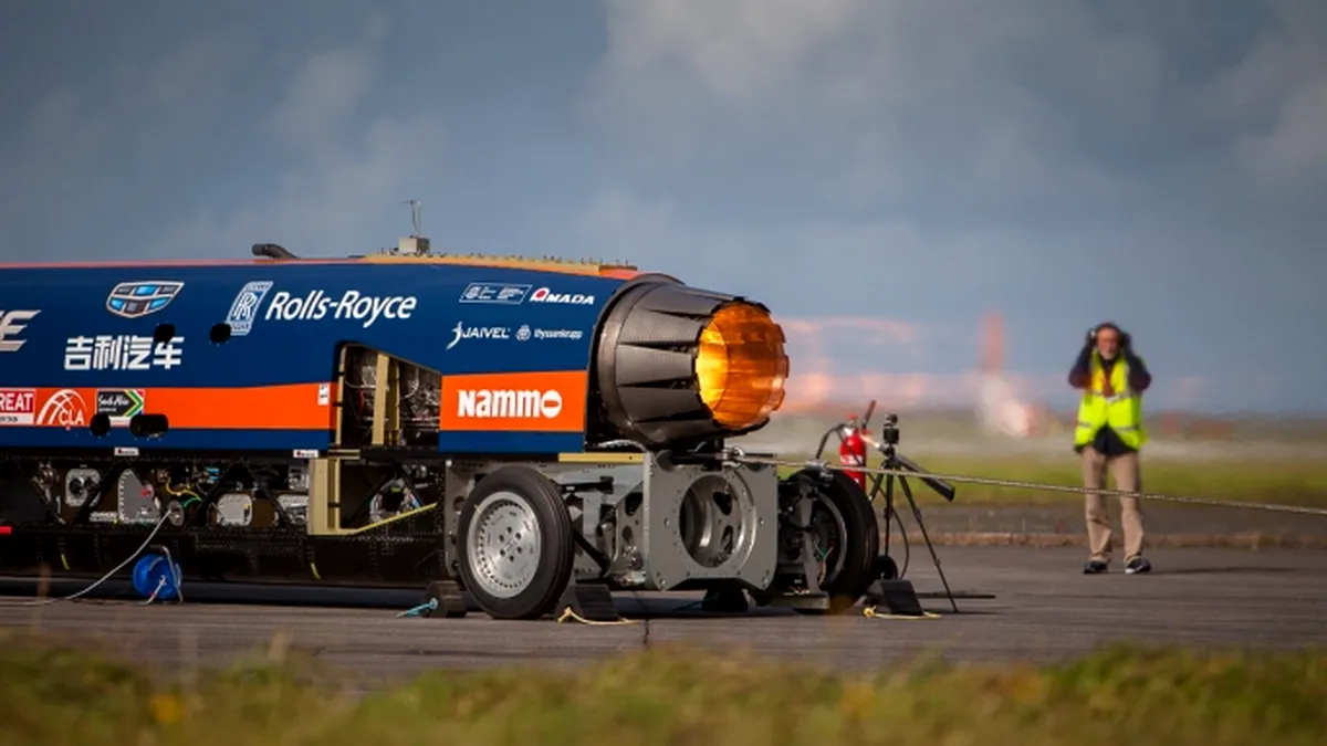 BloodHound SSC - Cea mai rapidă maşină din lume. VIDEO