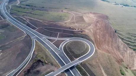 2017, autostrada nu rezistă. Filmarea aeriană arată tot ce s-a stricat