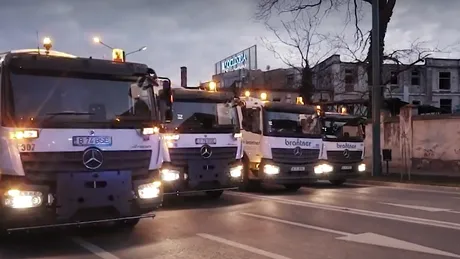 În Timișoara a început dezinfectarea străzilor. Mașinile lucrează în convoi - VIDEO