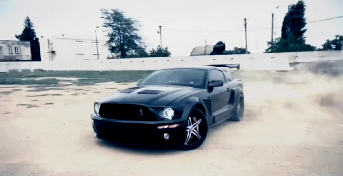 Oameni şi maşini: O rusoaică „îmblânzeşte” un Mustang Shelby