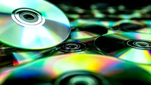 Ai aruncat CD-urile vechi? Mare greșeală! La ce le puteai folosi, de fapt