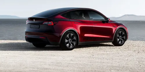 Tesla Model Y este disponibilă acum și într-o versiune cu 7 locuri. Prețurile pornesc de la 54.490 de euro