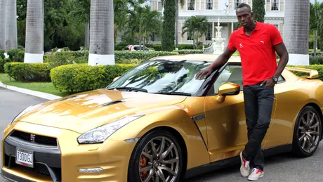 Usain Bolt a primit cadou un Nissan GT-R aurit