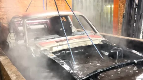 Cum arată un Ford Mustang din 1967 după ce trece printr-o baie chimică – VIDEO