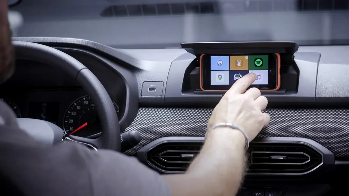 Cum transformi telefonul în ecranul mașinii la noile modele Dacia