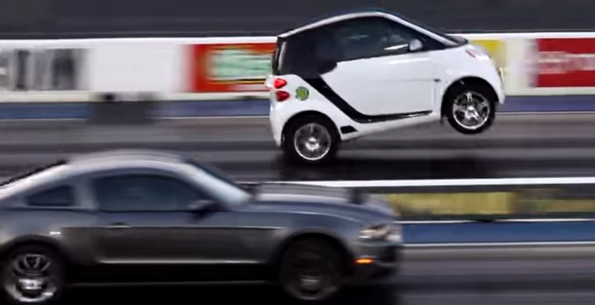 VIDEO: smart ForTwo versus Ford Mustang pe pista de drag. Da, exact!