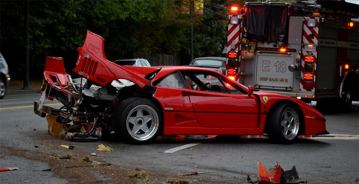 VIDEO: Un Ferrari F40 a fost distrus într-un accident în Canada
