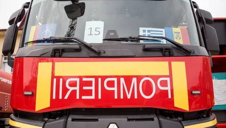 Autotren cuprins de flăcări. Defecțiune electrică, cauza probabilă / Foto