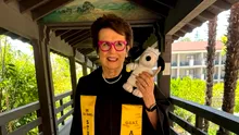 Billie Jean King a absolvit facultatea la 82 de ani, după o pauză de 61 de ani: „Yeah baby, doar 61 de ani!”