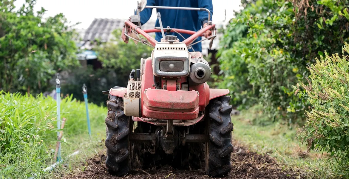 2025: Motocultorul are nevoie de numere galbene de la primărie? Ce riscă posesorii