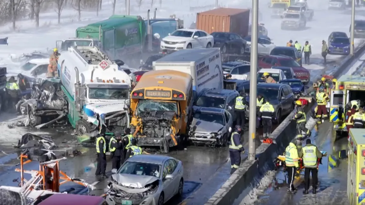 Carambol record pe autostradă lângă Montreal: 200 de mașini implicate