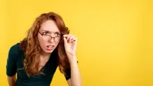 BANCUL ZILEI. Bubulina întorcându-se de la oftalmolog: Trebuie să port ochelarii ăştia!