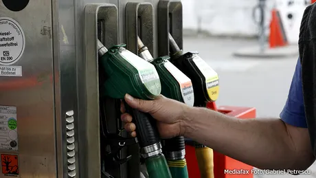 Introducerea accizei la carburant a fost amânată cu trei luni
