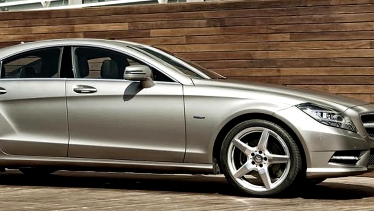 Cls lolz. Мерседес банан CLS 2008. Мерседес банан 2021. Mercedes Benz CLS Spy. CLS 3 дверный.