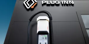 <span class='prepend'>Foto |</span> Renault prezintă Plug Inn, stațiile de încărcare cu servicii ospitaliere. Momentan, stațiile sunt disponibile doar în Franța