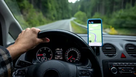 Care aplicație de navigație e mai bună în 2026: Comparație Google Maps și Waze: funcții, avantaje și diferențe