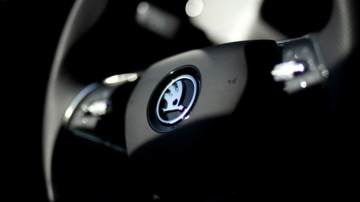 Primele imagini cu interiorul viitoarei Skoda Octavia EV. Conceptul debutează la Munchen