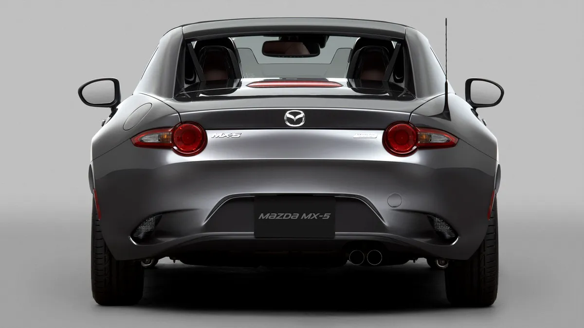 Când vinzi 1000 de maşini ediţie specială într-o singură săptmână, te cheamă Mazda [GALERIE FOTO]