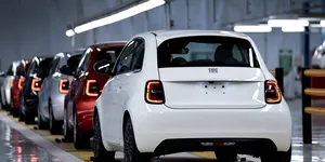 Fiat a început asamblarea primelor unități ale noului 500 Hybrid