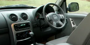 Șoferii pot fi amendați pentru utilizarea aerului condiționat în mașini staționate