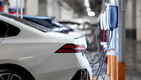 Peste 100 de noi puncte de încărcare apar în 9 magazine. Ce înseamnă proiectul pentru șoferii de mașini electrice