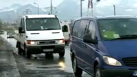 Ţi-ai avariat maşina în gropi? Iată cum poţi să-ţi recuperezi banii daţi pe reparaţii