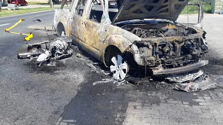 Cum s-a produs cumplitul accident din Felnac. O mașină și o motocicletă au ars complet