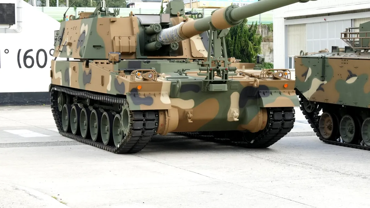 Un stat NATO din Europa achiziționează încă 112 obuziere autopropulsate K9. România, unde producătorul Hanwha construiește o fabrică, nu va fi implicată în producție