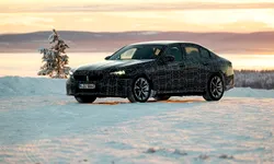 Noul BMW i5, imagini spectaculoase din timpul testelor în condiții de iarnă – VIDEO