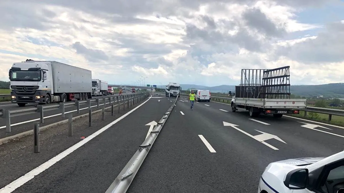 Un șofer de TIR a făcut prăpăd pe autostradă - GALERIE FOTO