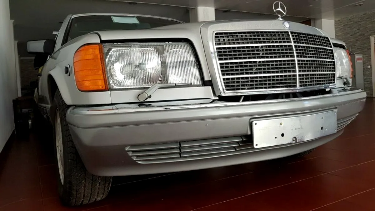 Un Mercedes din 1986 se vinde cu 150.000 de euro. O mașină care nu a fost niciodată condusă pe șosea - GALERIE FOTO