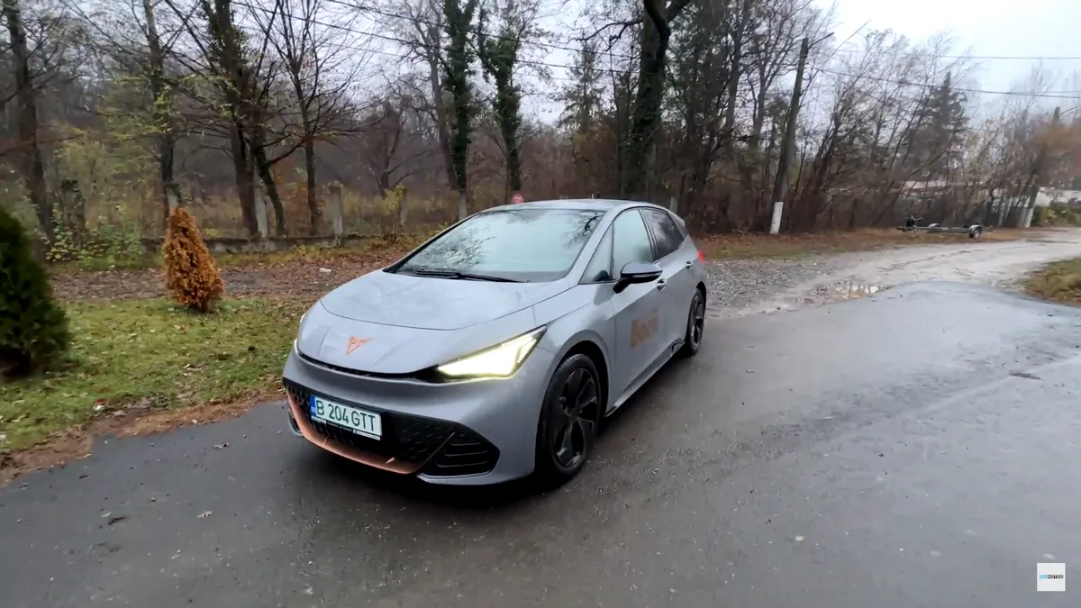 Cupra Born este o mașină sport compactă care oferă performanțe surprinzătoare - Prezentare video