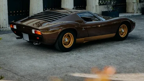 <span class='prepend'>Foto |</span> Un Lamborghini Miura a fost recondiționat chiar de producătorul italian. Divizia Polo Storico a recondiționat primul supercar în trei ani