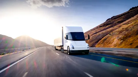 Probleme la camioanele electrice Tesla Semi: autonomia scade când sunt încărcate cu greutăți mari