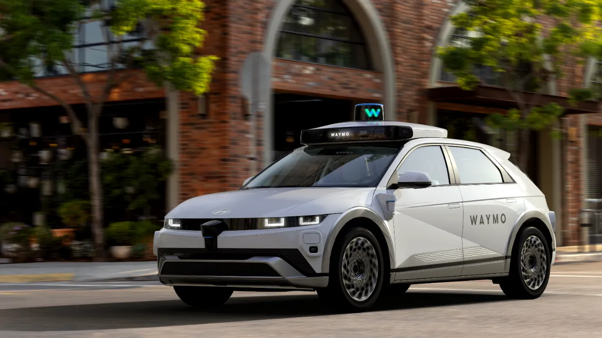 Taxiurile fără șofer ar putea circula, chiar din 2026, pe străzile din Londa. Este Europa pregătită pentru vehicule autonome?