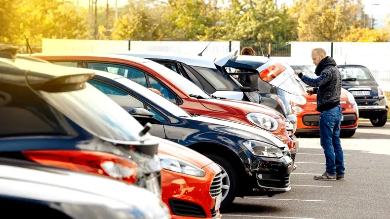 Ministerul Mediului pregătește reguli mai stricte pentru mașinile second-hand importate: „Dacă ești samsar, cu două mașini pe an nu prea ai activitate economică”