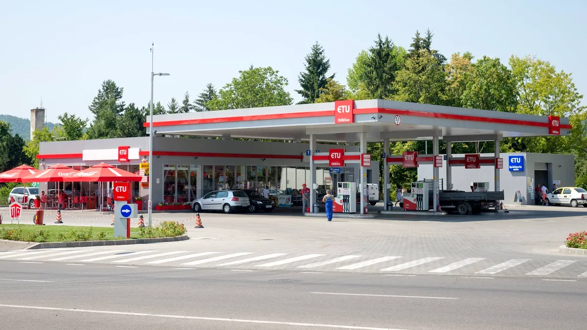 De unde poţi cumpăra combustibil fără adaos comercial: 3,87 lei pentru un litru de motorină de azi