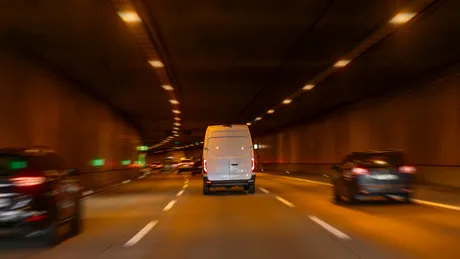 Proiect pentru restricții majore de trafic în București: Curierii și mașinile de aprovizionare ar putea fi interzise la orele de vârf