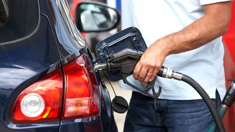 Câţi litri de benzină consumă, anual, un român