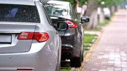 Primăria Sectorului 4 vrea să introducă zona roșie de parcare. Ce tarife vor fi aplicate?
