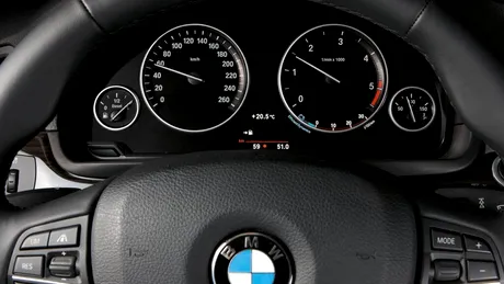 Un șofer oferă la schimb, pe OLX, un BMW Seria 5 pe o Dacia Spring