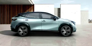 Noul Nissan Ariya 2026 atacă Tesla Model Y cu design revizuit și tehnologie nouă