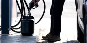 În două luni, prețul motorinei ar putea ajunge la 17 lei litrul. Avertismentul transmis de Asociația Energia Inteligentă