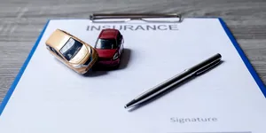 VIDEO – Știai că îți poți reduce asigurarea cu un singur curs? Ce spun experții în asigurări