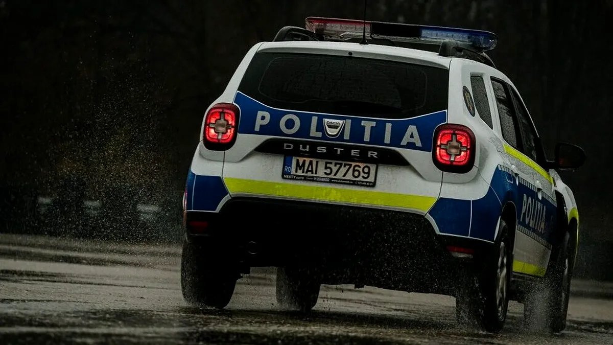 A fost lovit după ce a făcut un viraj la stânga. Cine este vinovat conform Codului Rutier 2025? | VIDEO