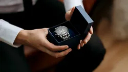 În ce fel ești conștient de valoarea timpului, dincolo de aparențe? (P)