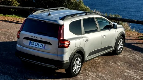 Cum transformi o Dacia Jogger într-un camper în doar 4 minute. Soluția de 1.400 de lei apărută pe OLX