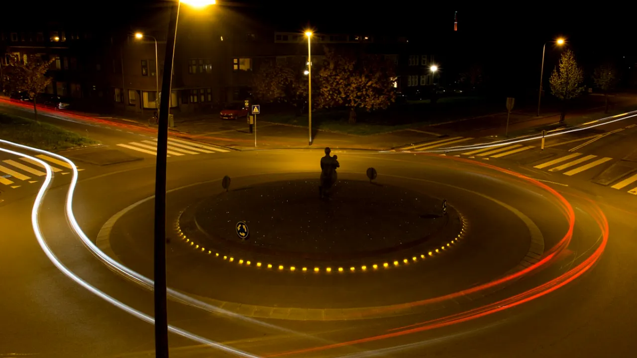 este-legal-sa-tai-giratoriul-cand-nu-sunt-alte-vehicule-in-intersectie-cum-se-aplica-legea 